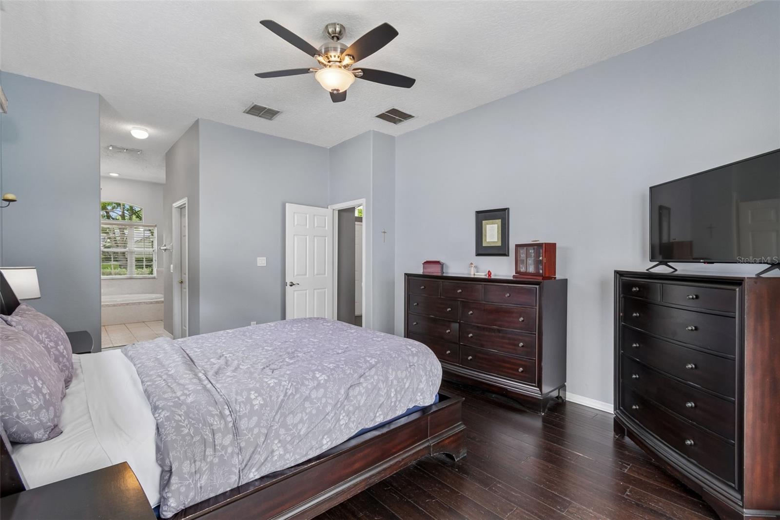 Image 27 of 65 For 10240 Pointview Court