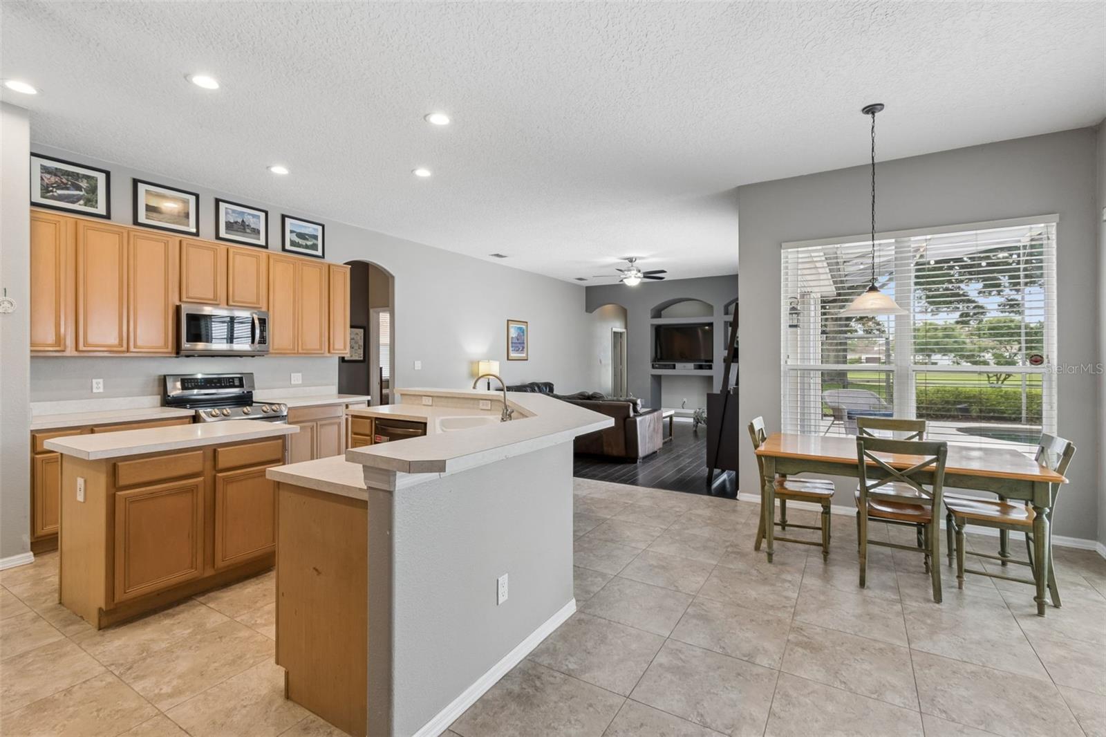 Image 7 of 65 For 10240 Pointview Court