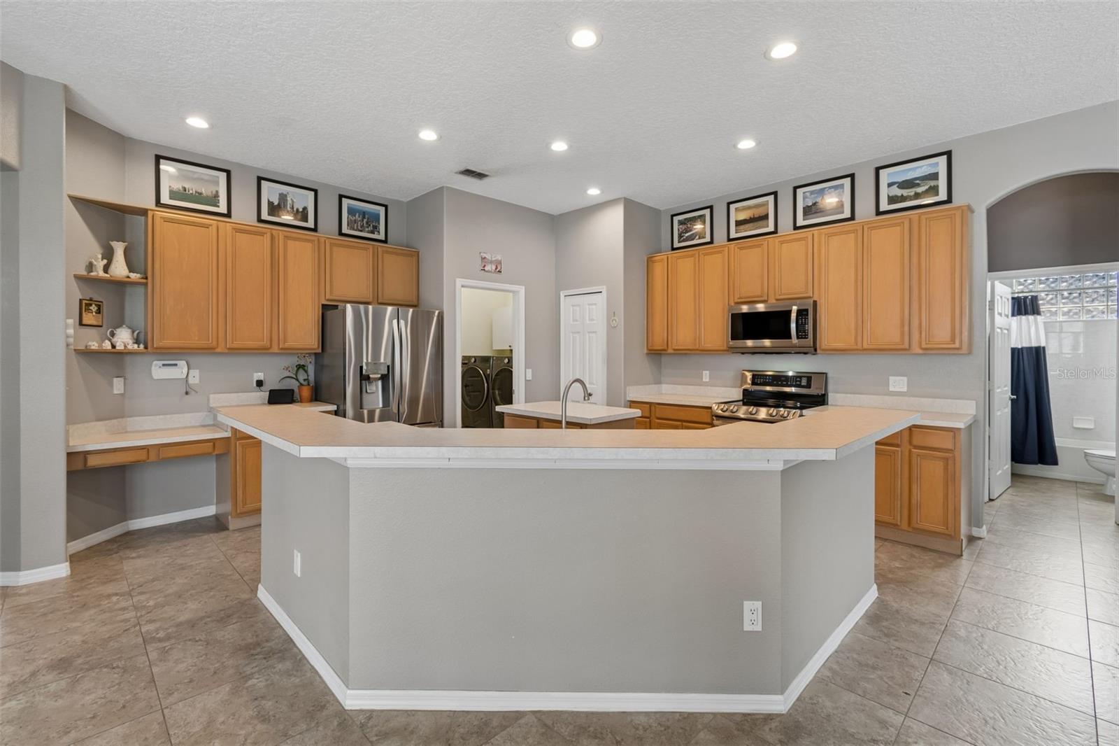 Image 8 of 65 For 10240 Pointview Court