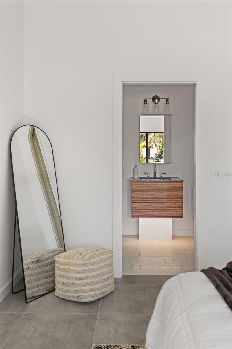 Image 30 of 53 For 870 Carver Street