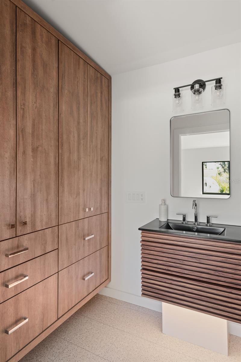 Image 31 of 53 For 870 Carver Street