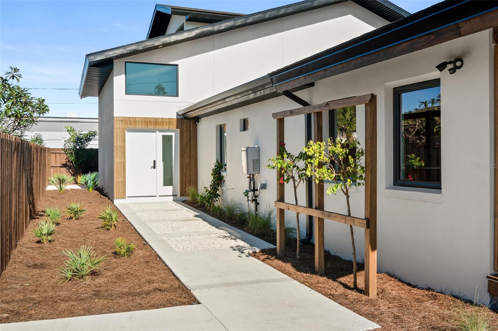 Image 36 of 53 For 870 Carver Street