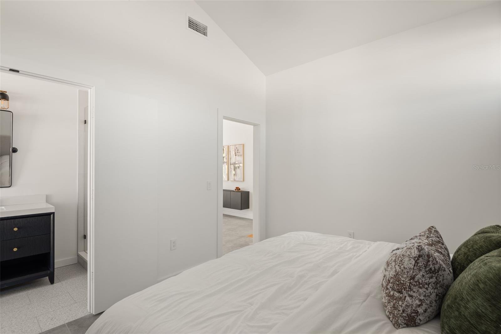 Image 45 of 53 For 870 Carver Street