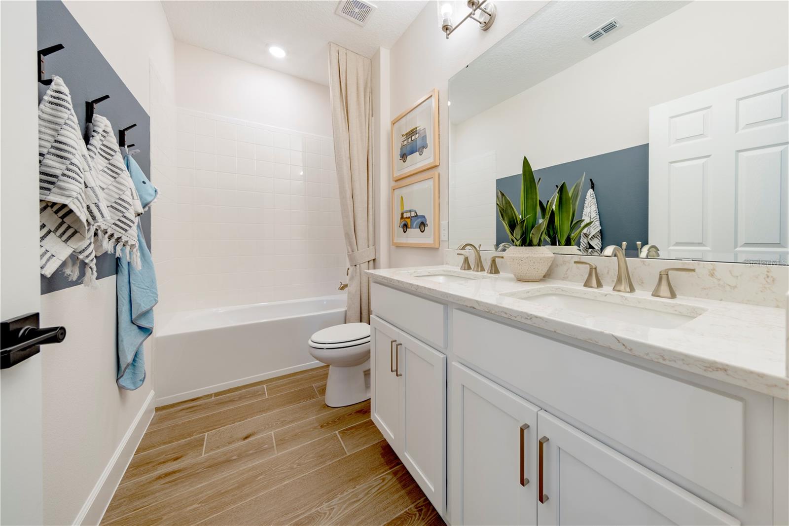 Image 20 of 27 For 209 Station Lane