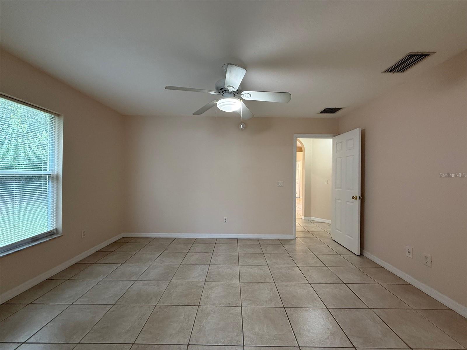 Image 11 of 18 For 972 Fairbairn Drive