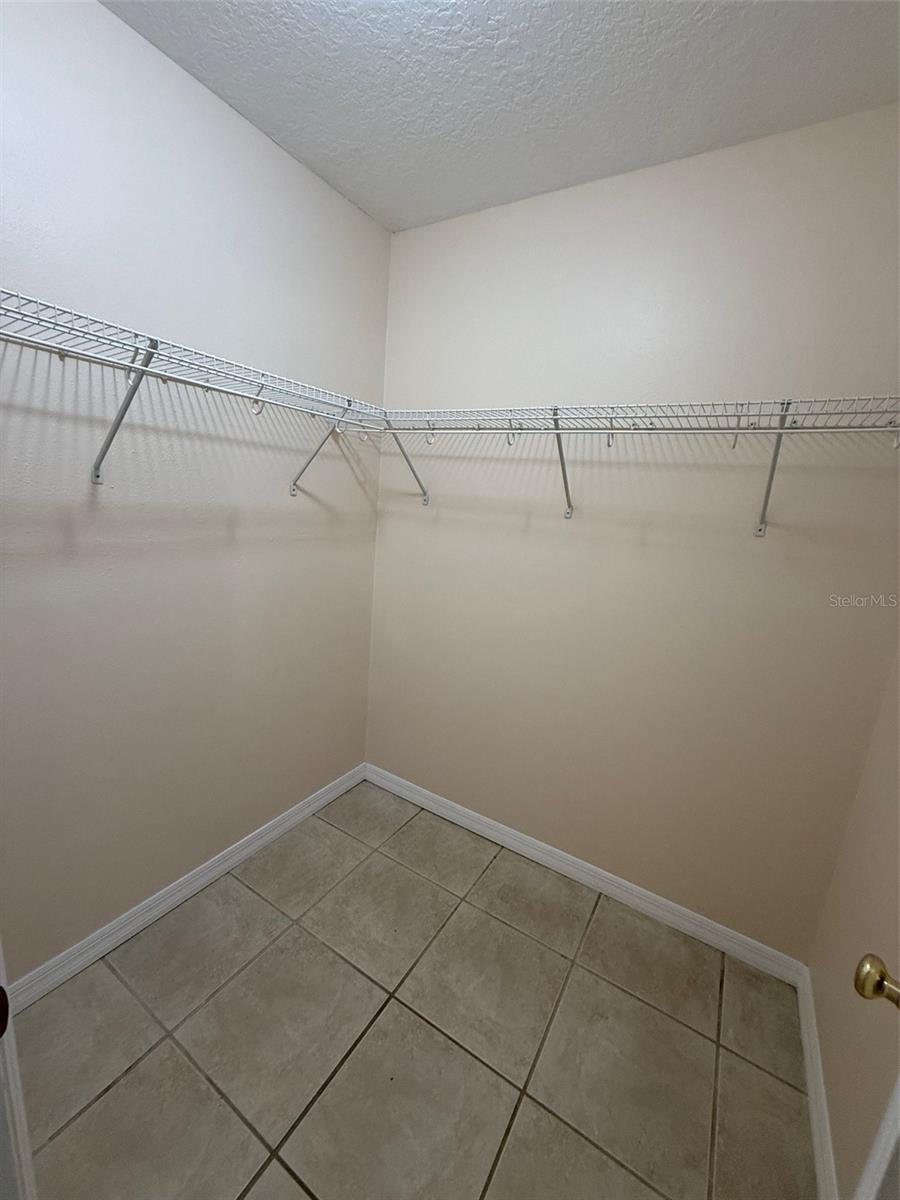 Image 13 of 18 For 972 Fairbairn Drive