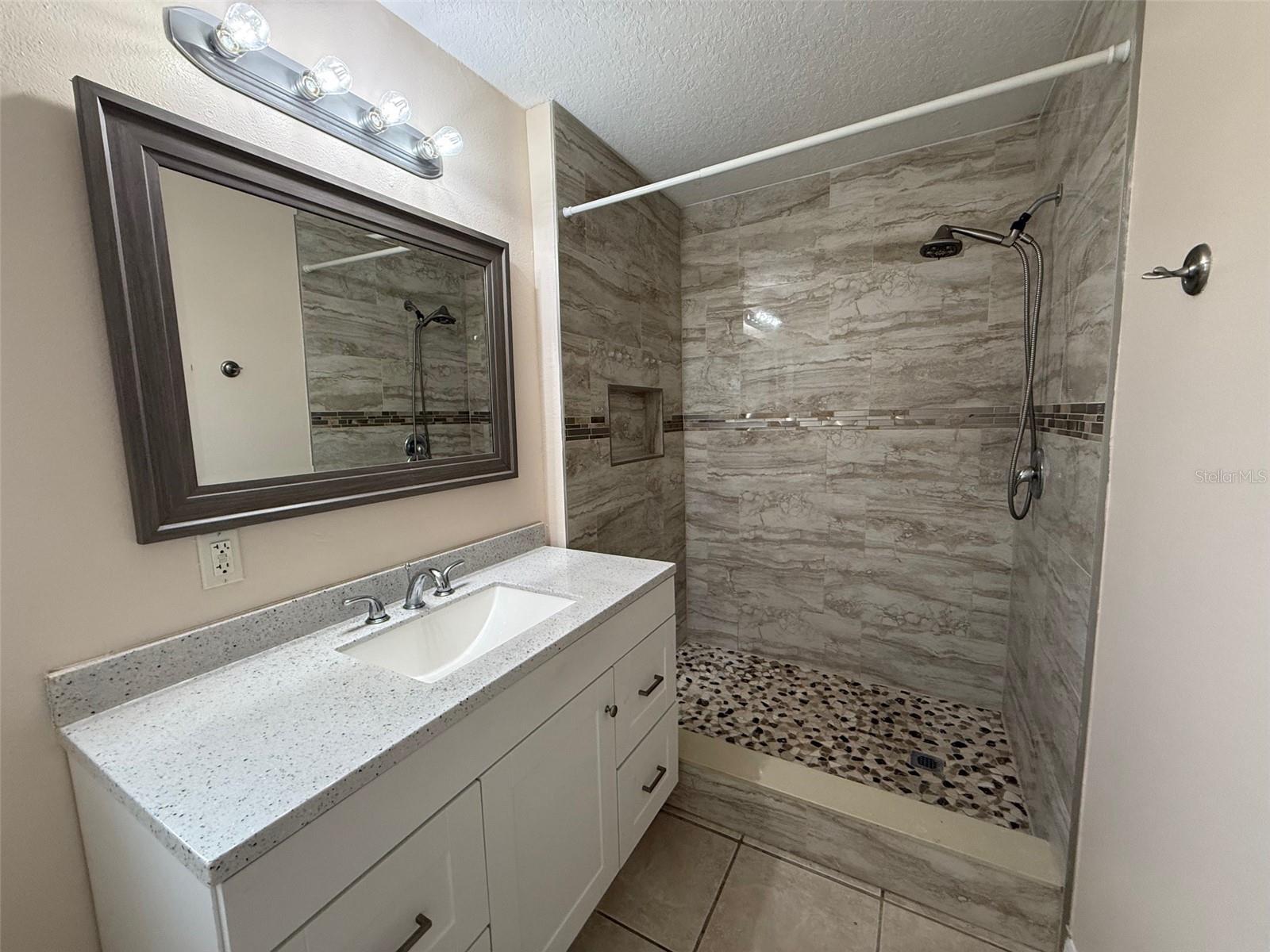 Image 14 of 18 For 972 Fairbairn Drive