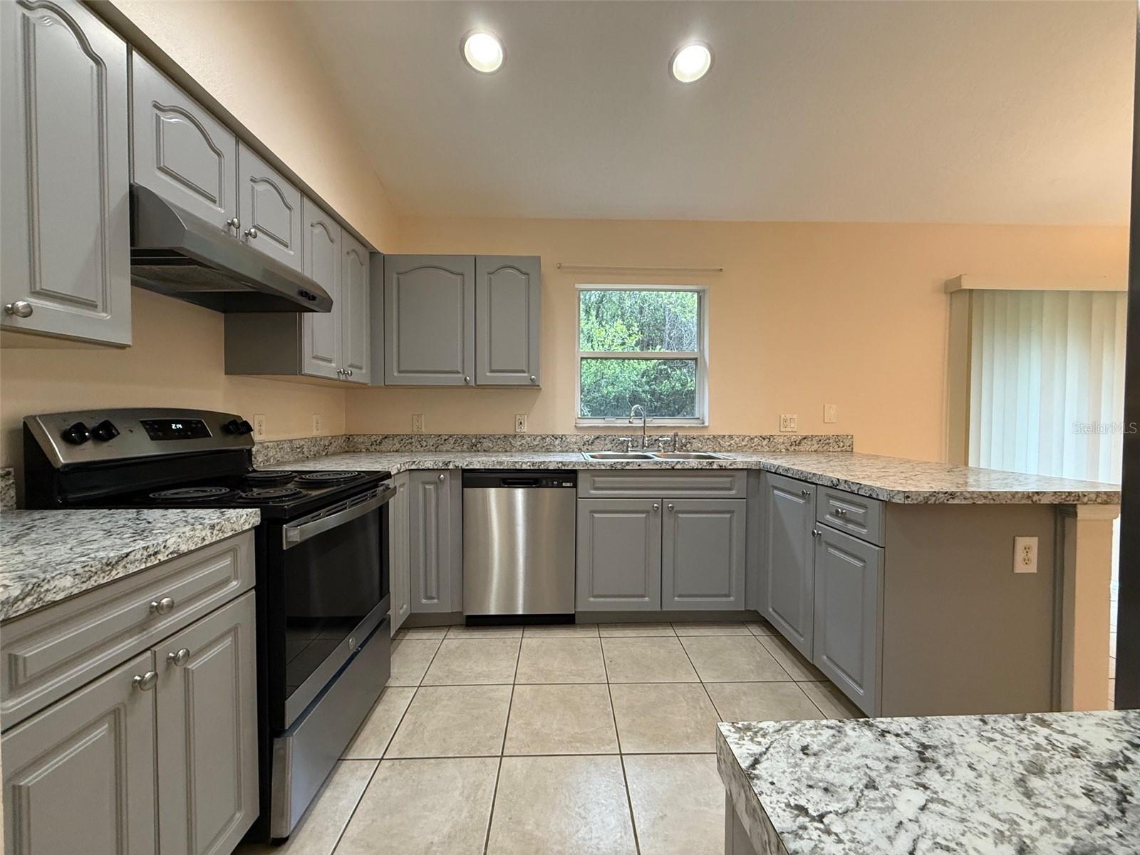 Image 2 of 18 For 972 Fairbairn Drive