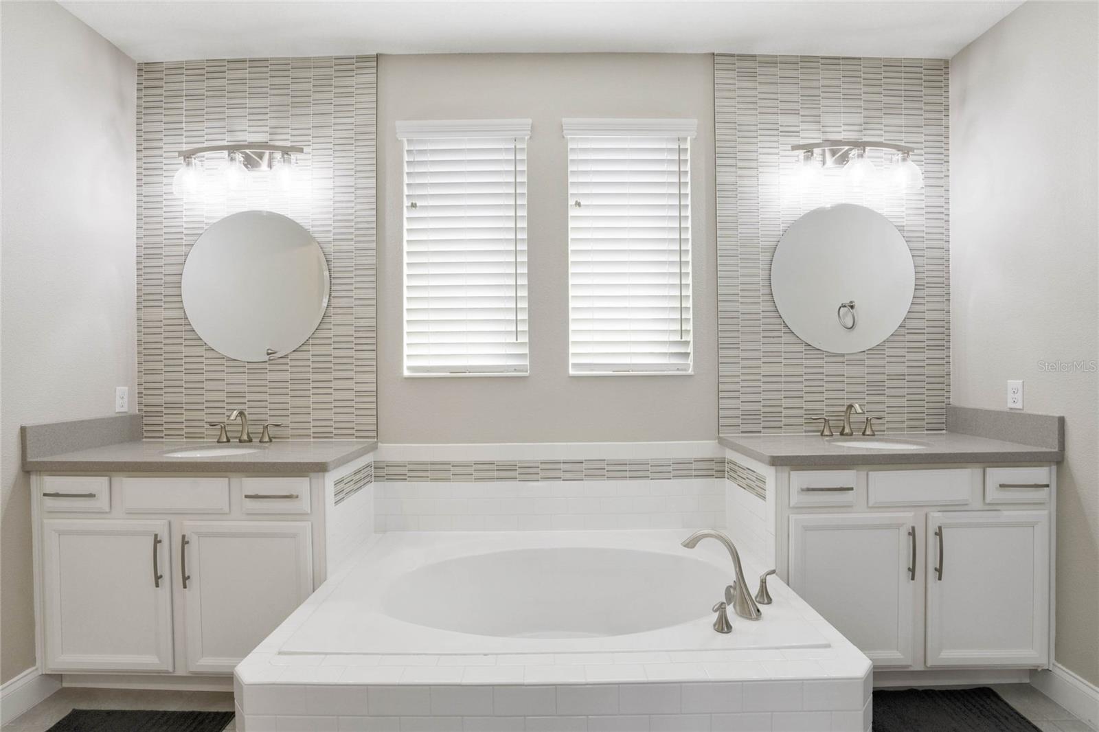 Image 42 of 46 For 8414 Vivaro Isle Way