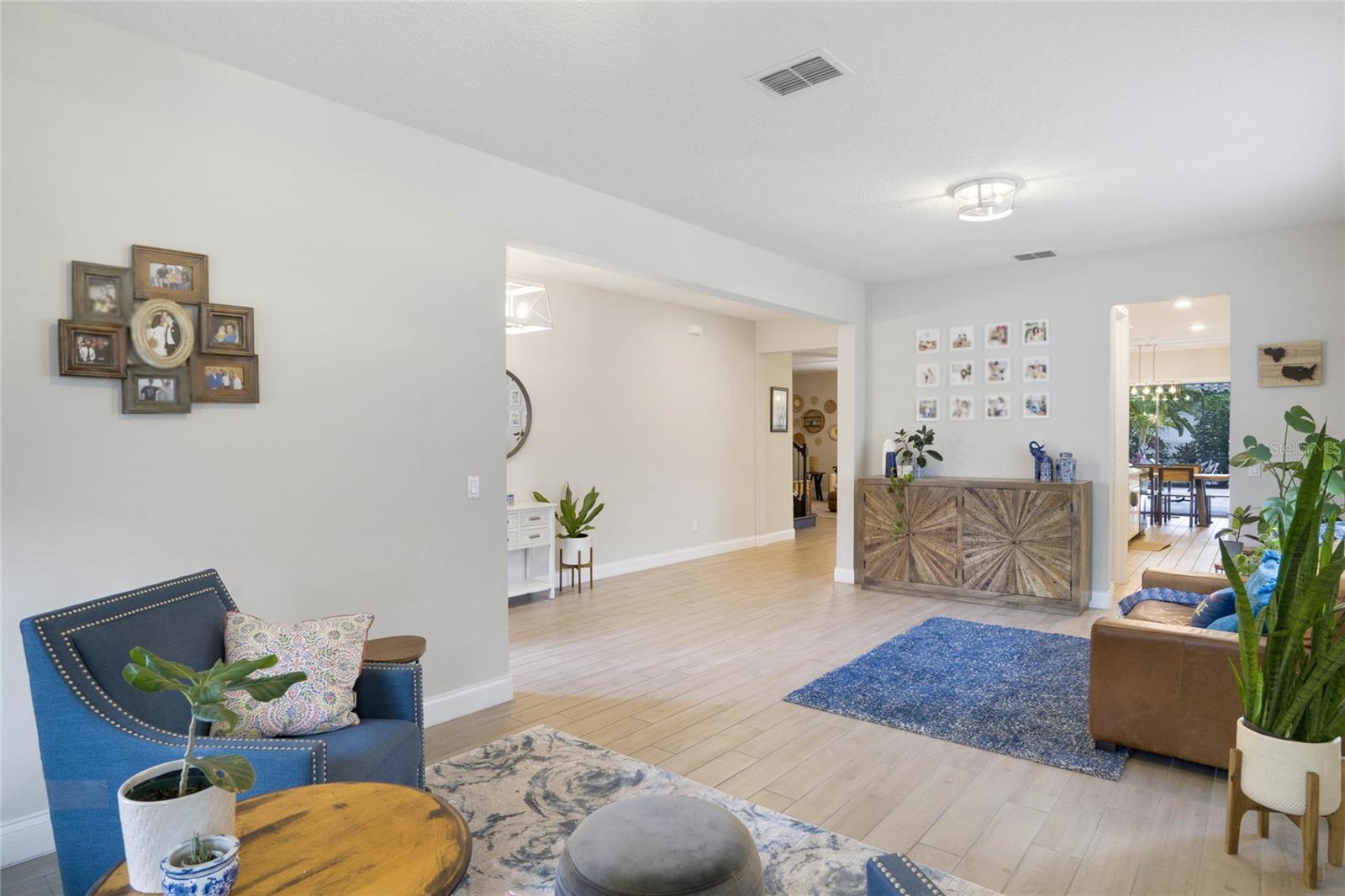 Image 9 of 46 For 8414 Vivaro Isle Way