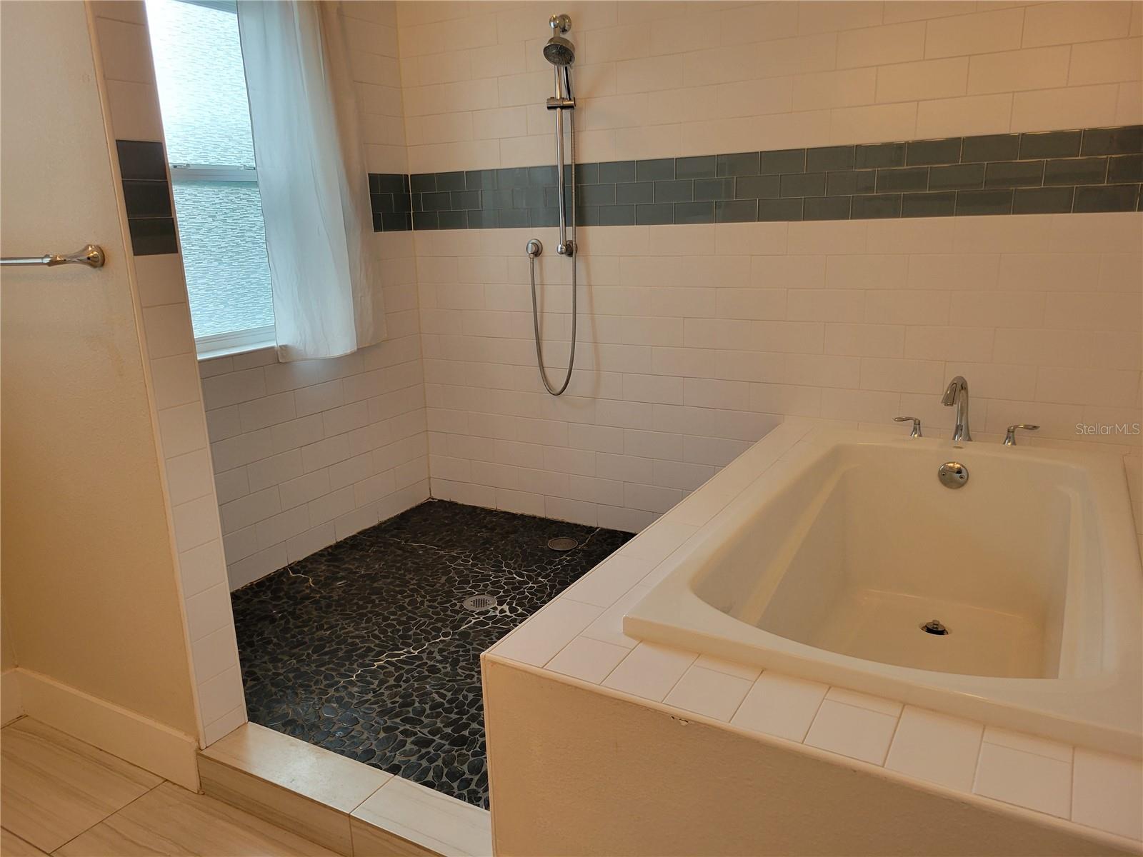 Image 16 of 33 For 1212 Bumby Avenue