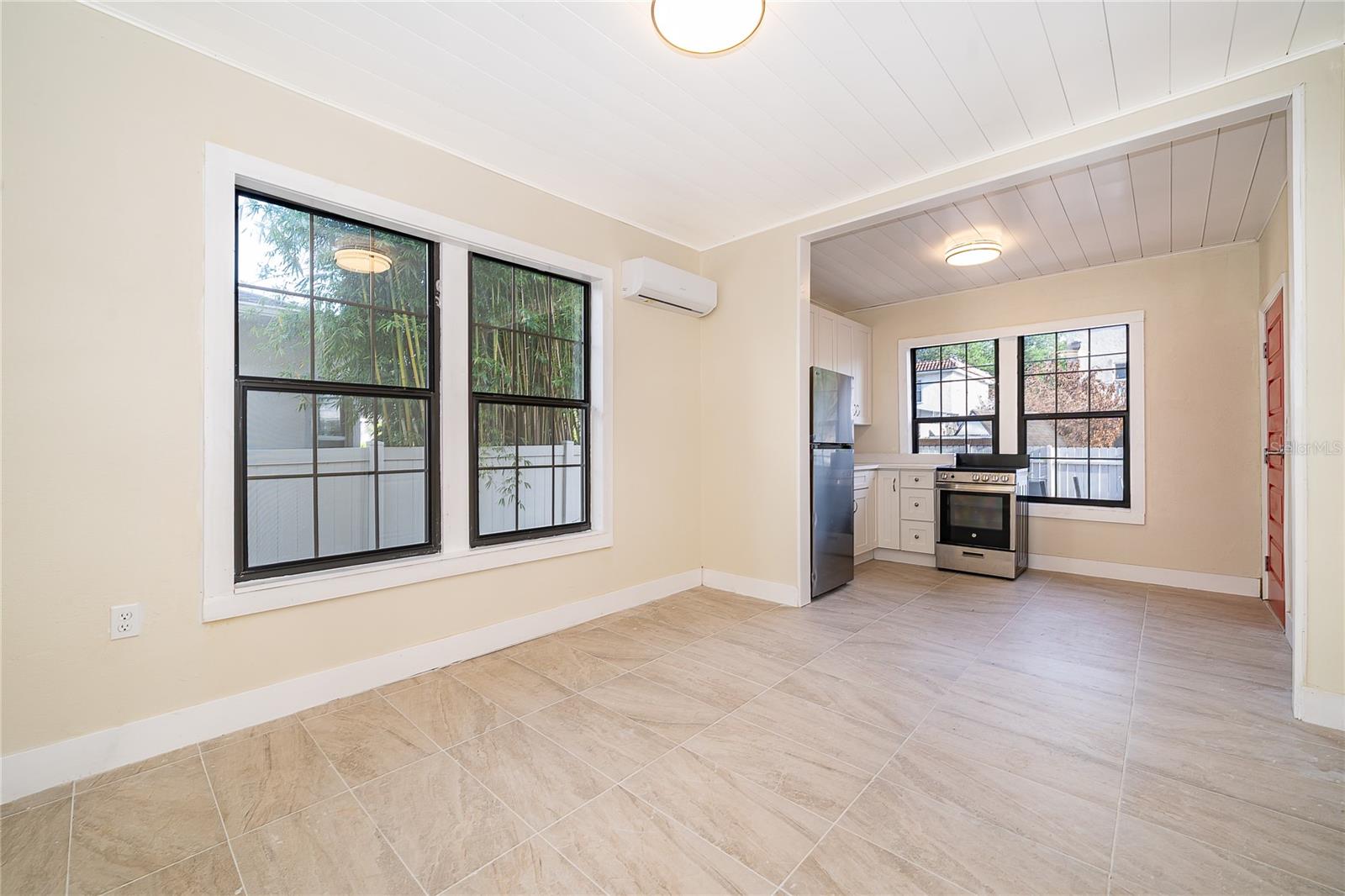 Image 7 of 14 For 601 Delaney Park Drive 2