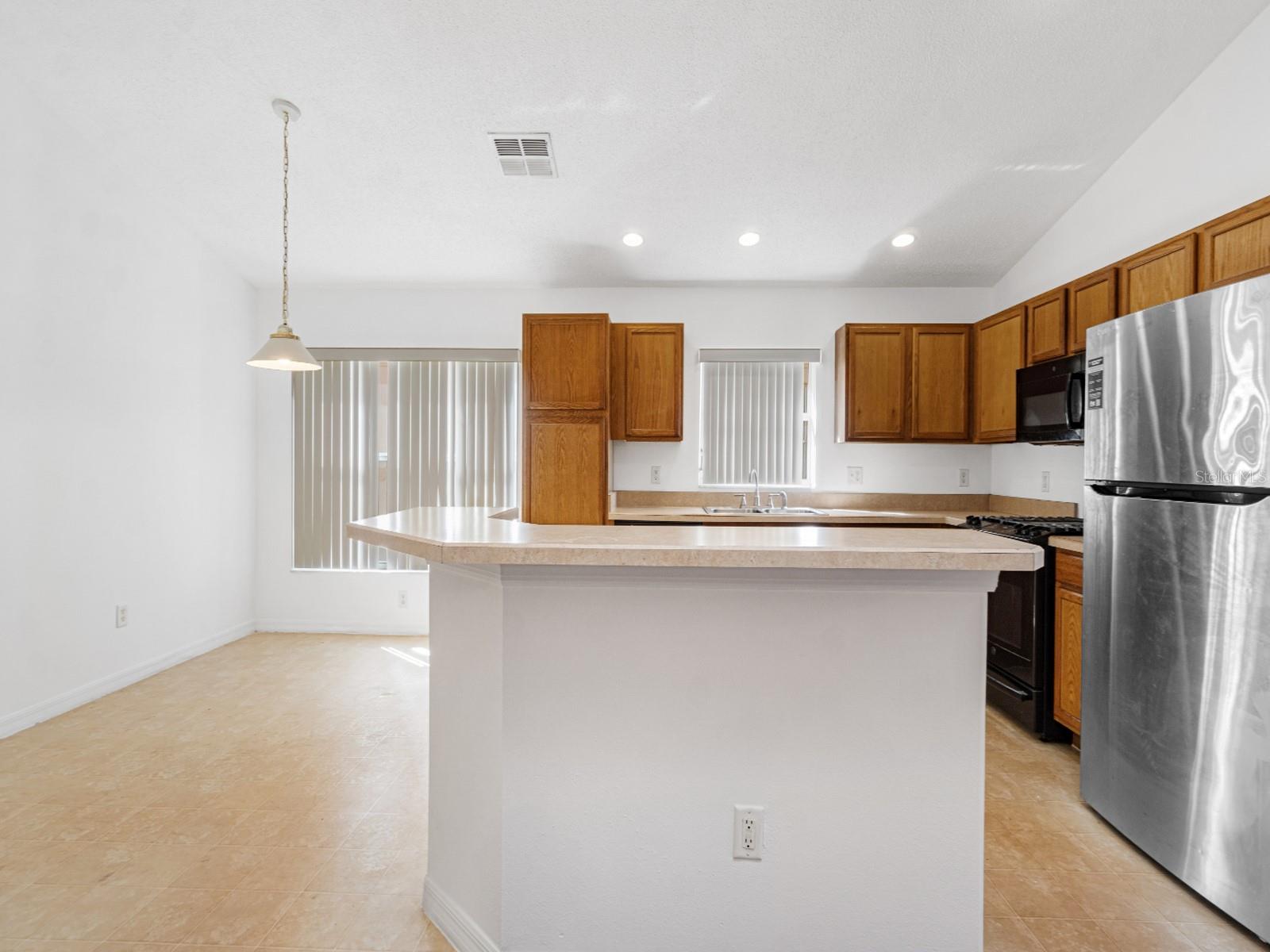 Image 12 of 40 For 16044 Magnolia Hill Street