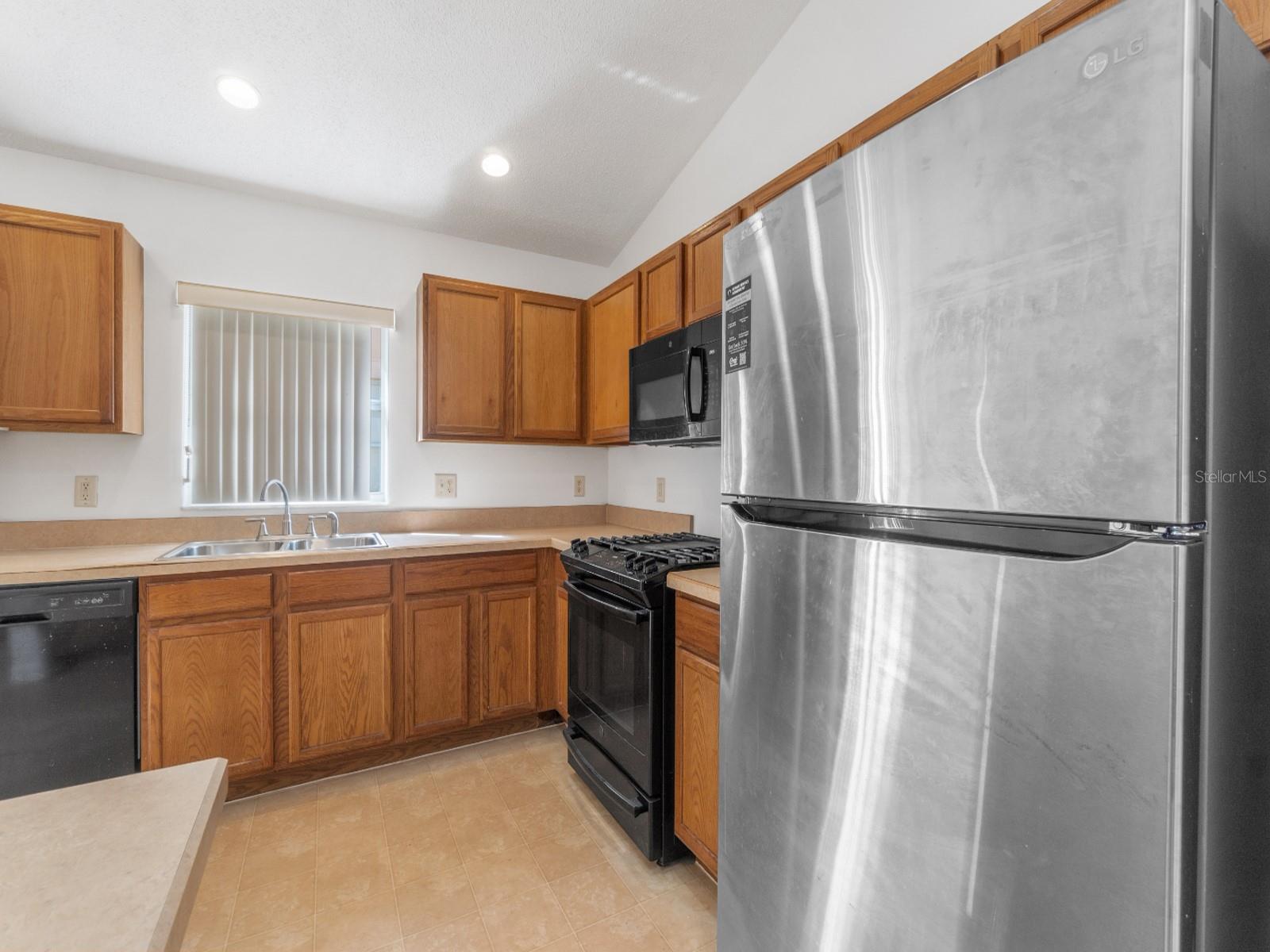 Image 13 of 40 For 16044 Magnolia Hill Street