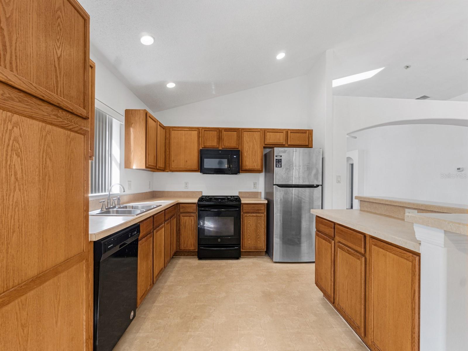 Image 14 of 40 For 16044 Magnolia Hill Street