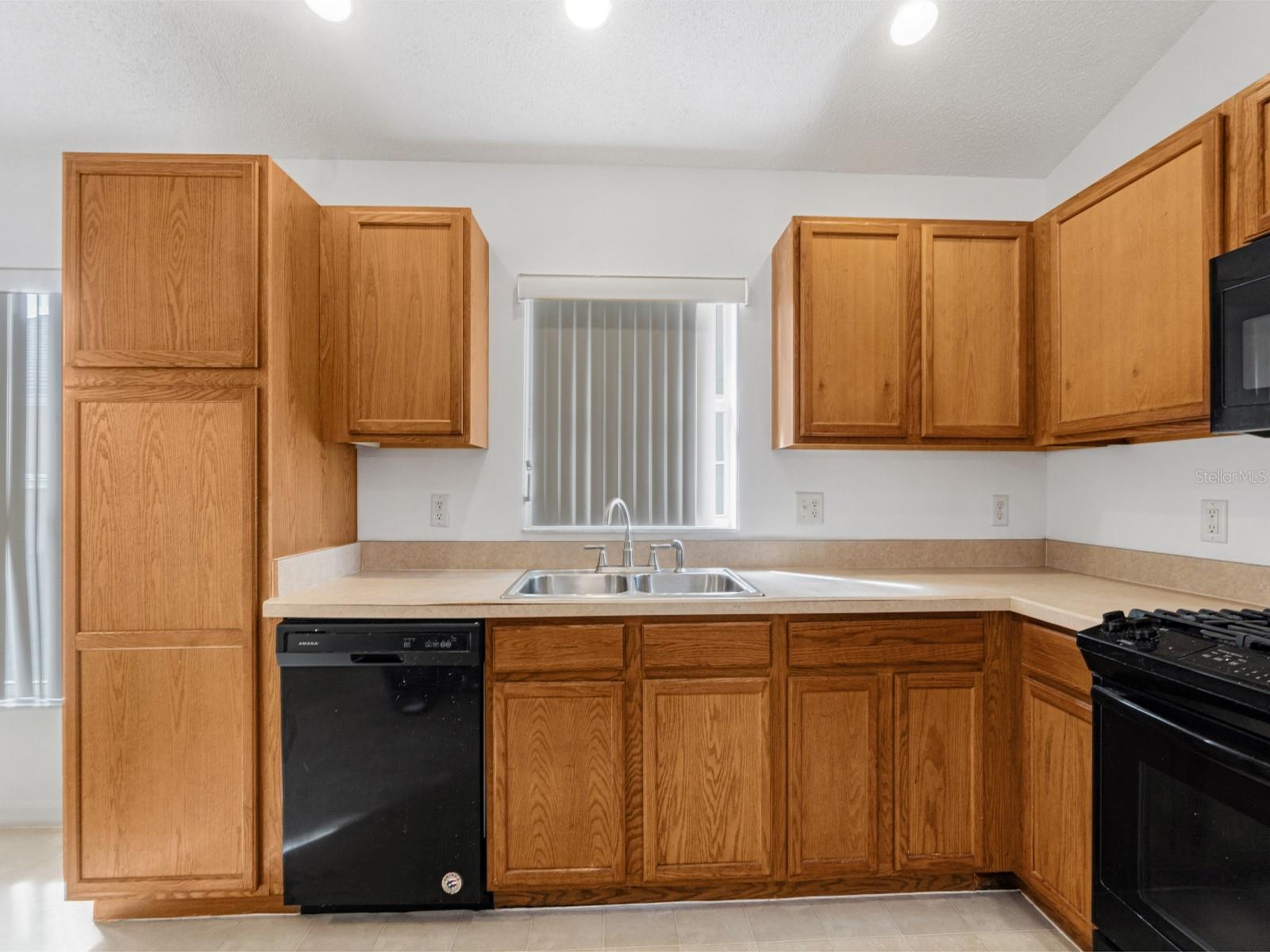 Image 16 of 40 For 16044 Magnolia Hill Street