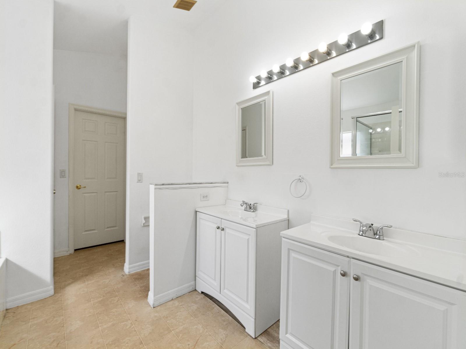 Image 31 of 40 For 16044 Magnolia Hill Street