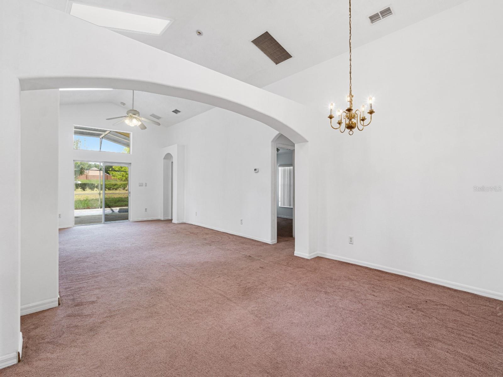 Image 9 of 40 For 16044 Magnolia Hill Street