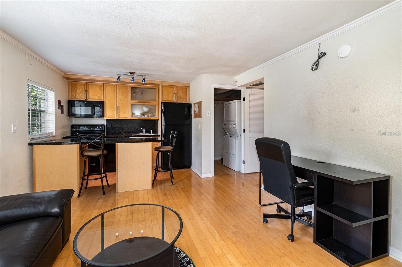 Image 4 of 19 For 1515 Catherine Street 3