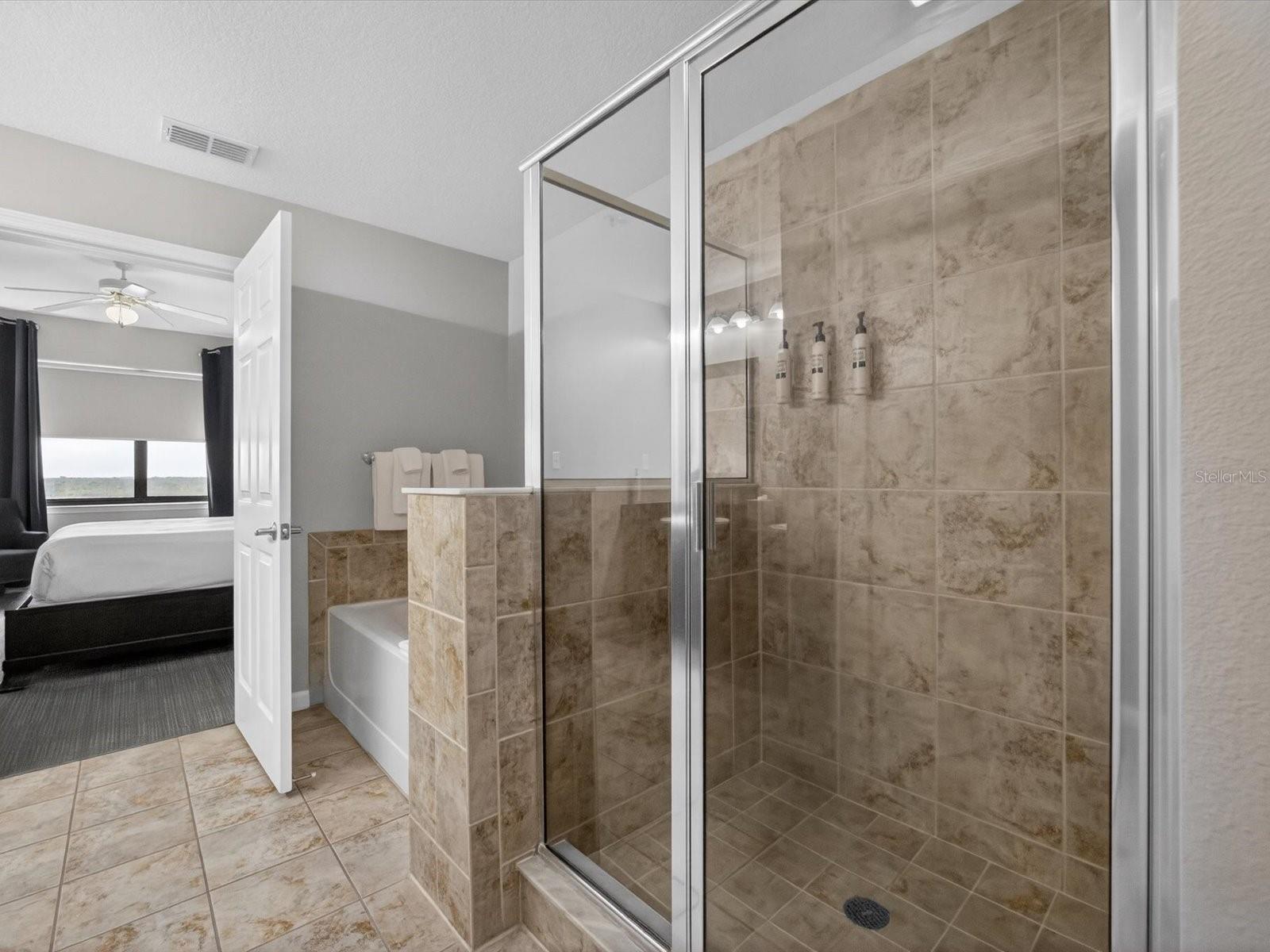 Image 15 of 50 For 14501 Grove Resort Avenue 1721