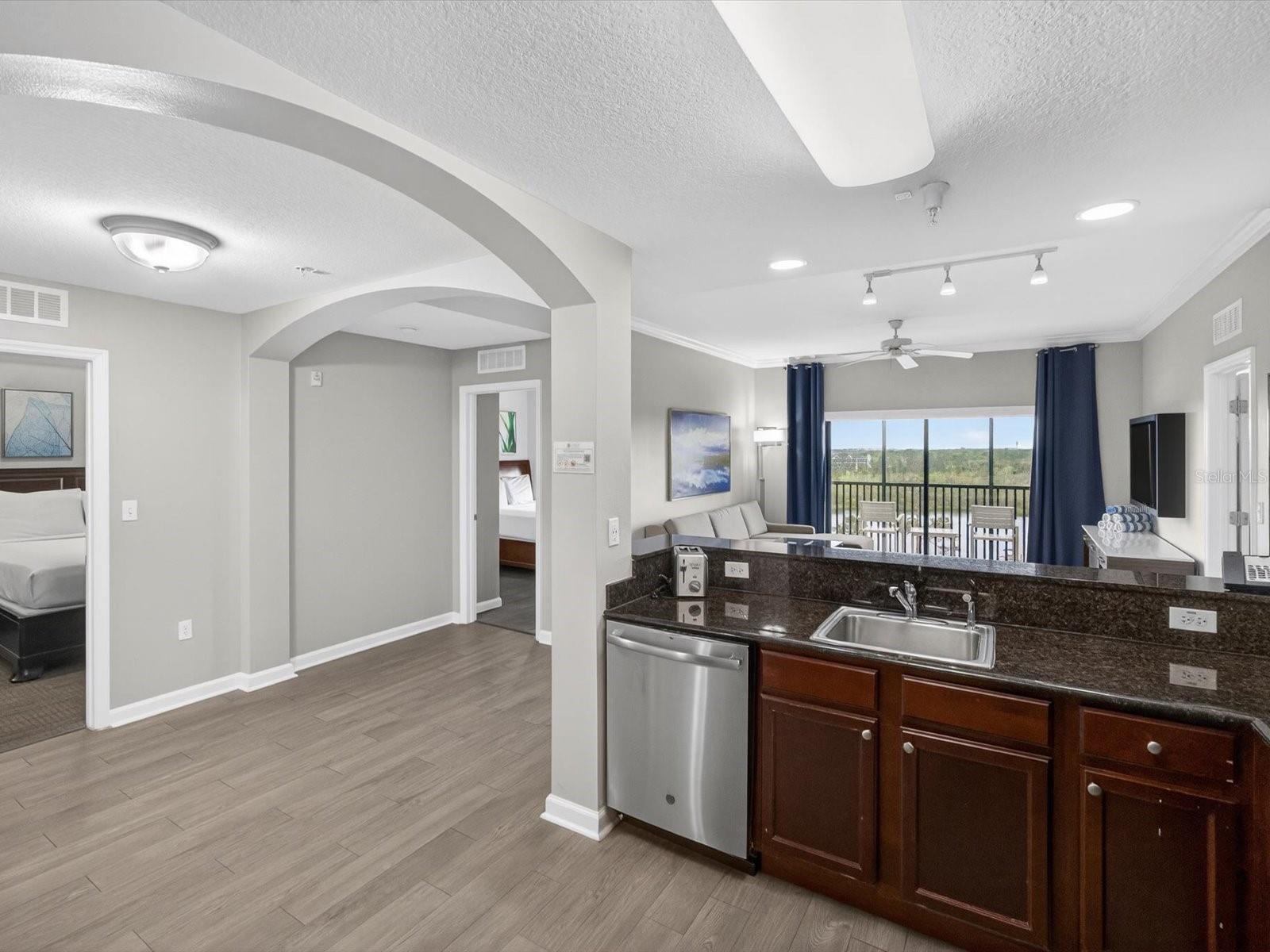 Image 7 of 50 For 14501 Grove Resort Avenue 1721