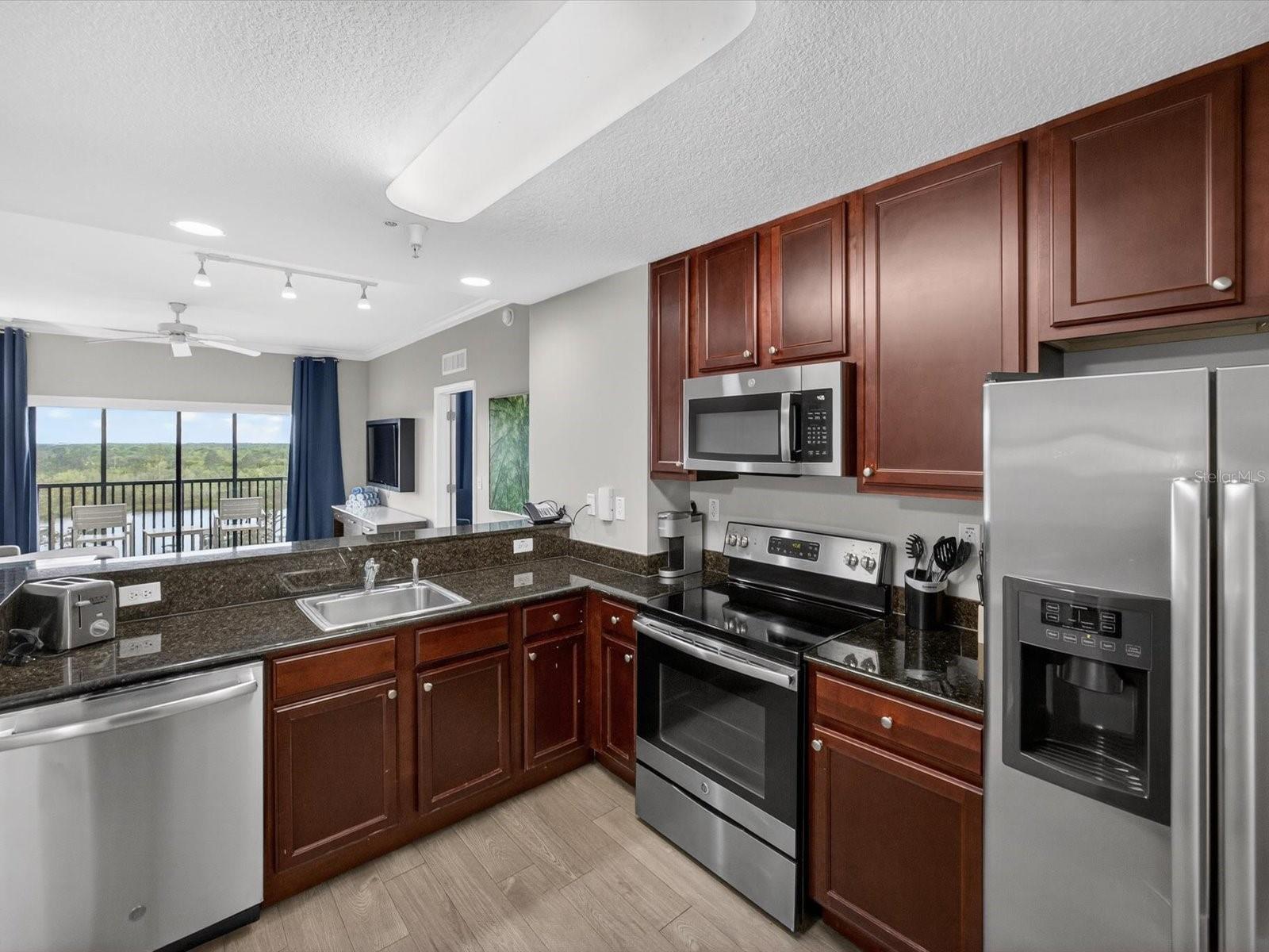 Image 8 of 50 For 14501 Grove Resort Avenue 1721