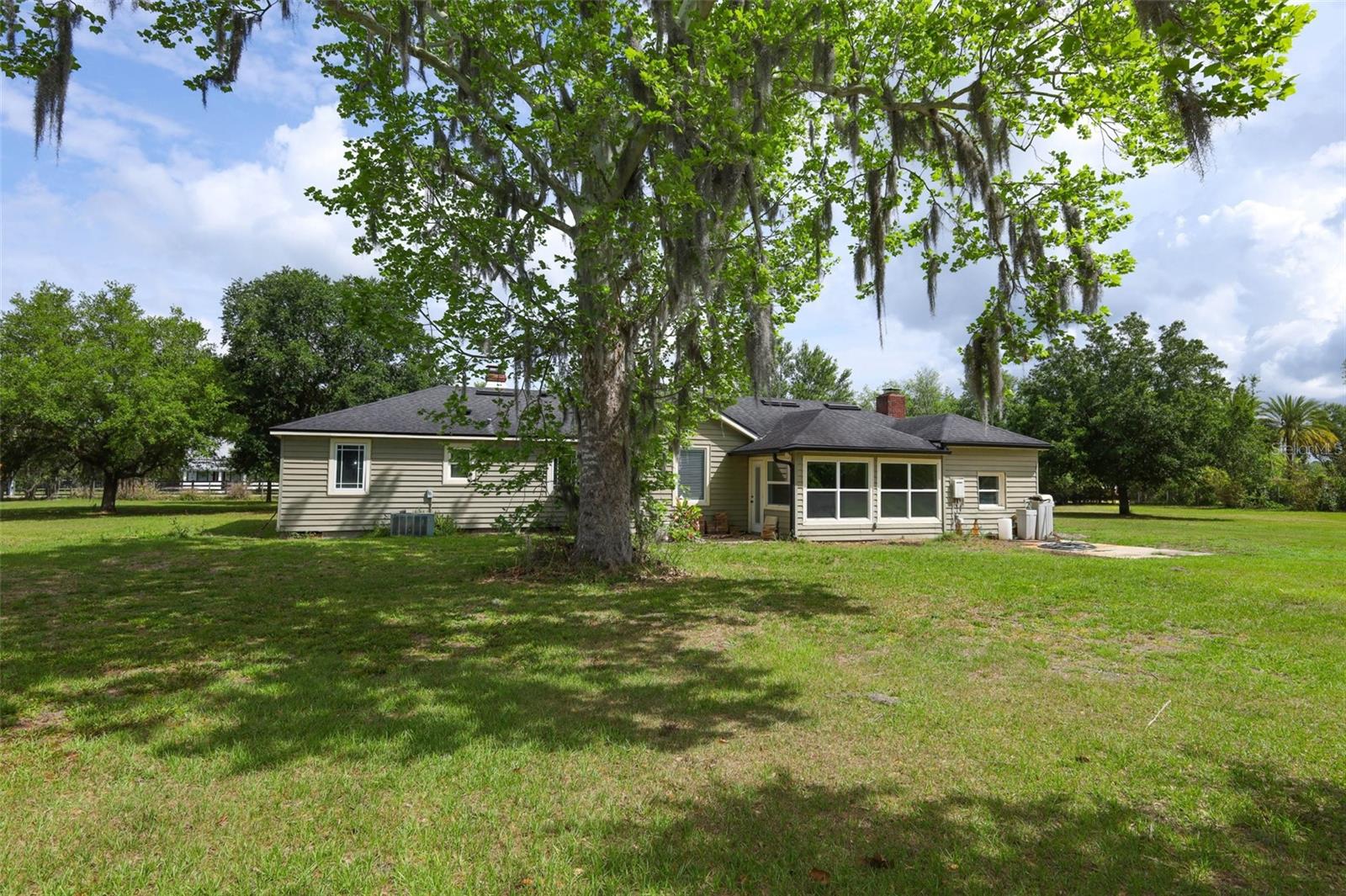 Image 43 of 70 For 665 Lake Mills Road