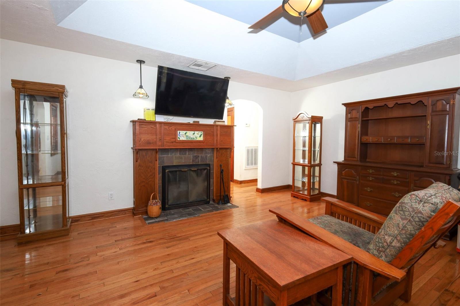 Image 8 of 70 For 665 Lake Mills Road