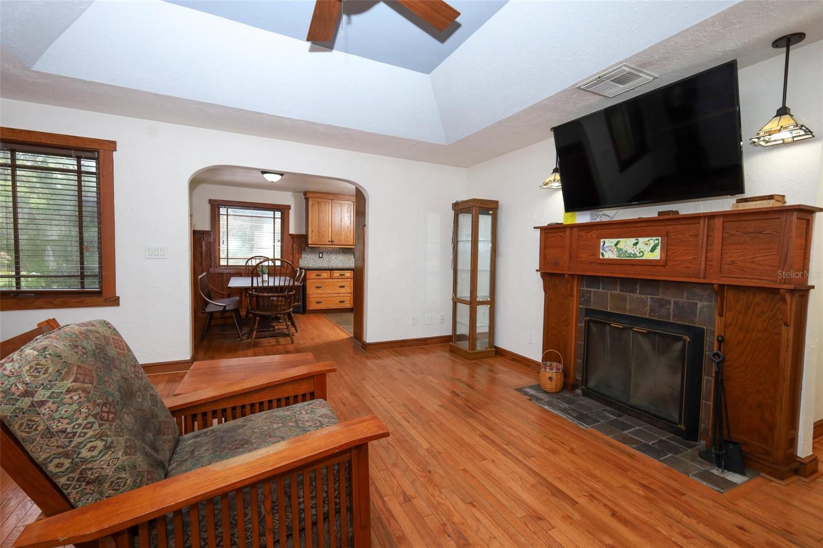 Image 9 of 70 For 665 Lake Mills Road