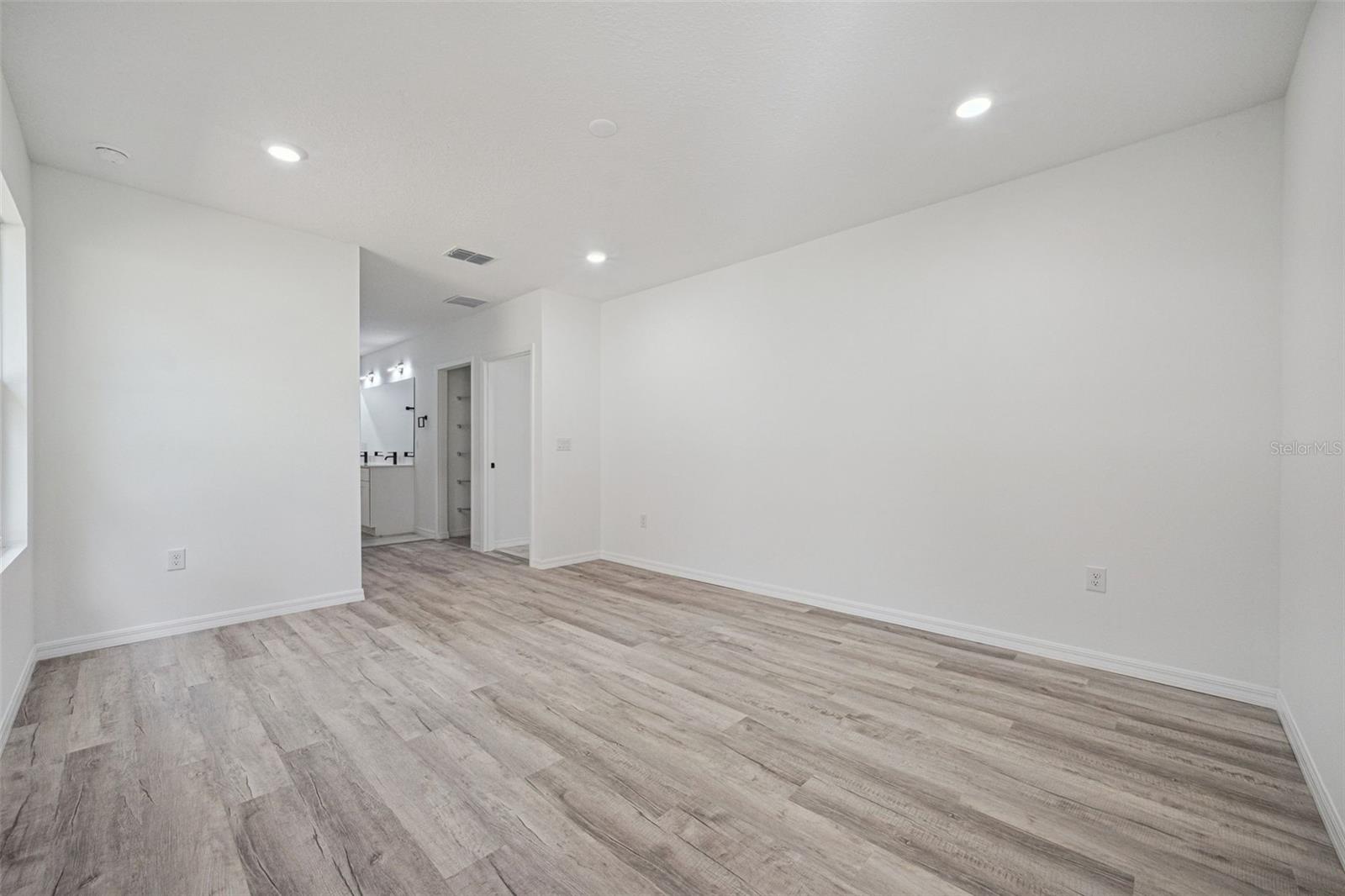 Image 16 of 37 For 771 Bancroft Drive