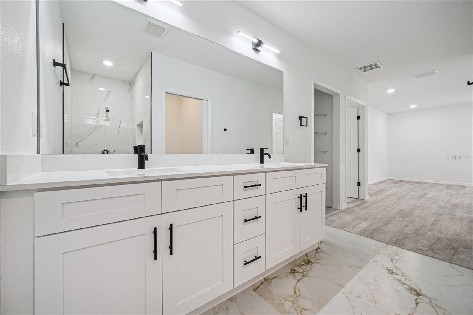 Image 22 of 37 For 771 Bancroft Drive