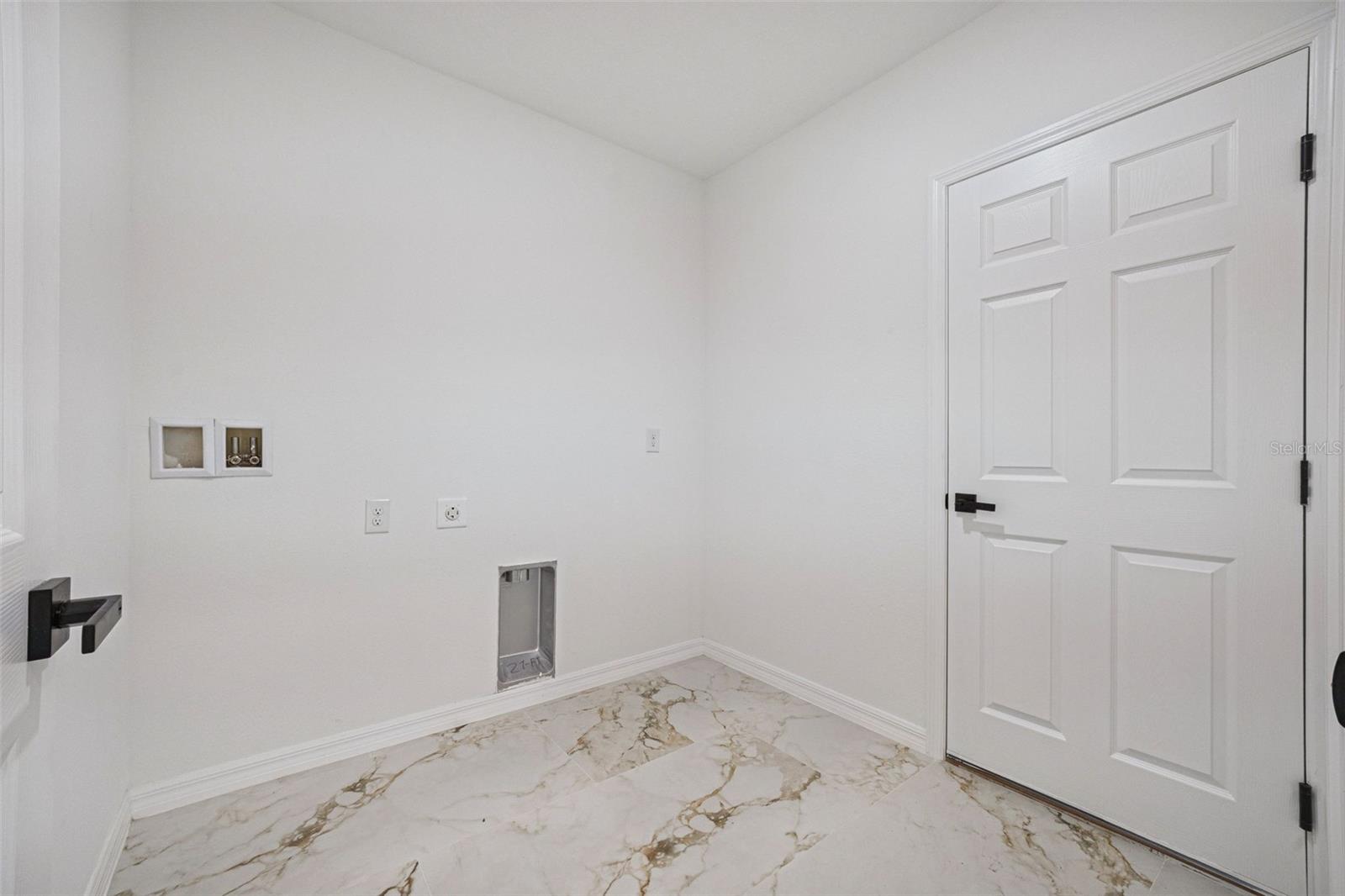 Image 27 of 37 For 771 Bancroft Drive