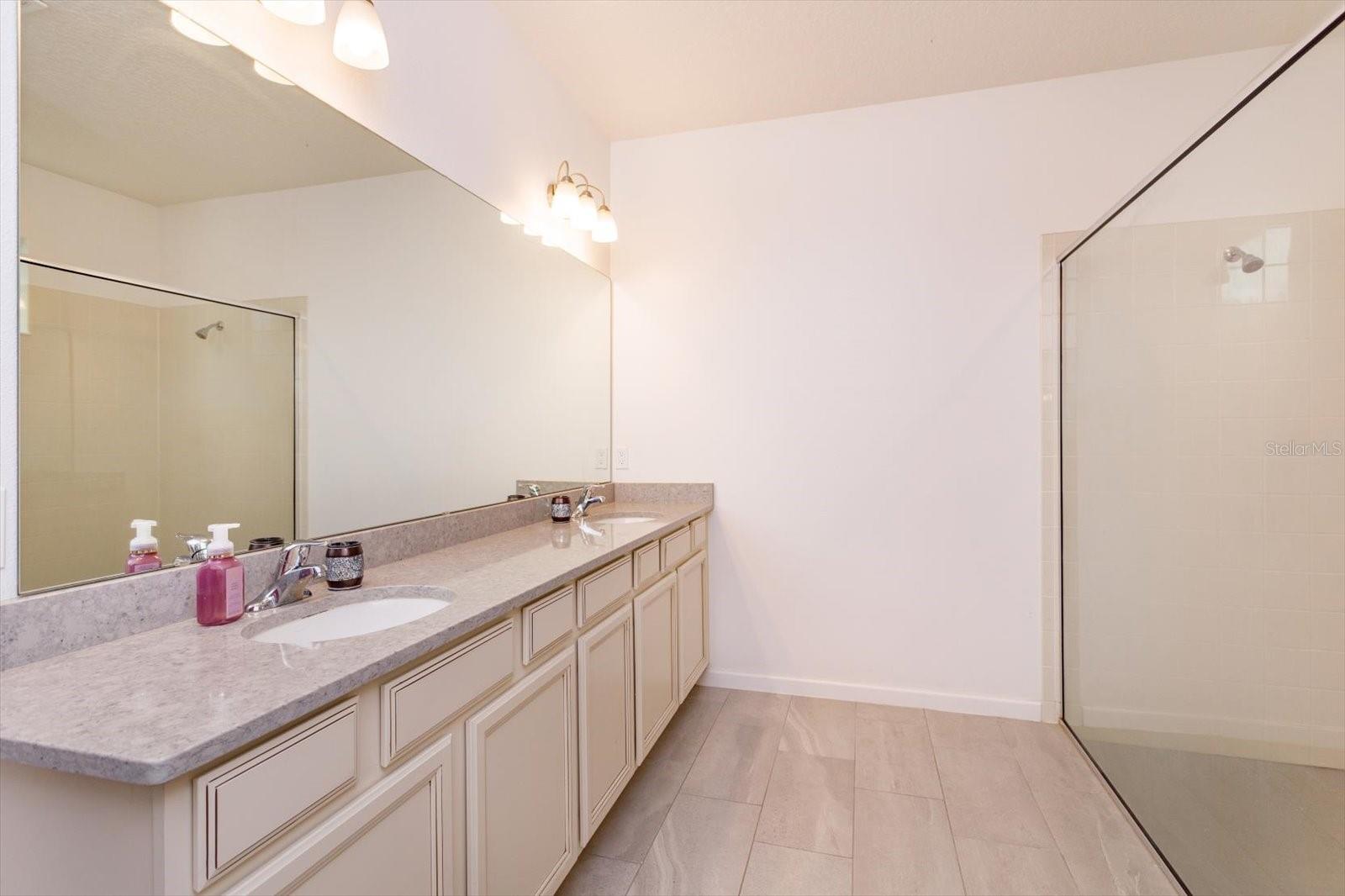 Image 17 of 31 For 1324 Yorkdale Road