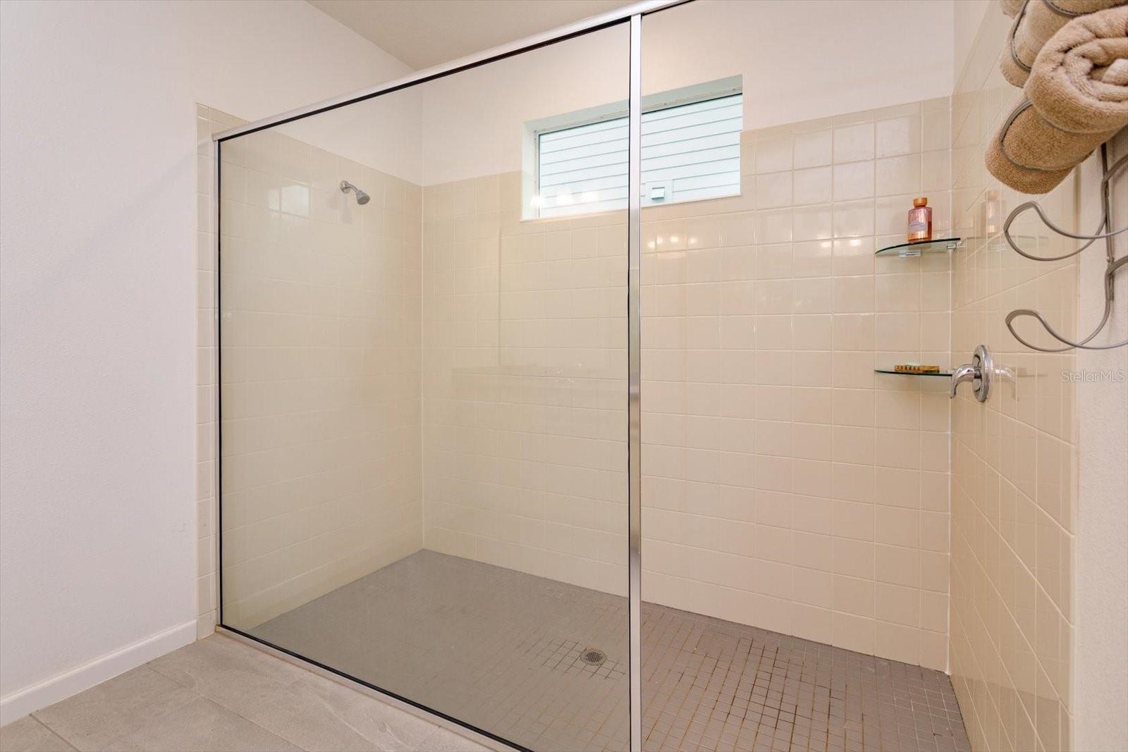 Image 18 of 31 For 1324 Yorkdale Road