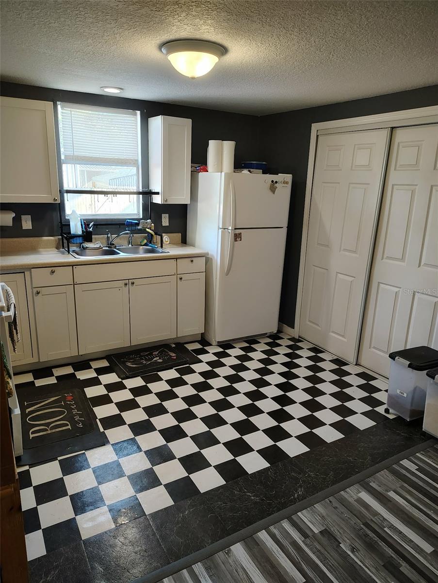 Image 32 of 45 For 2974 Brenda Lane