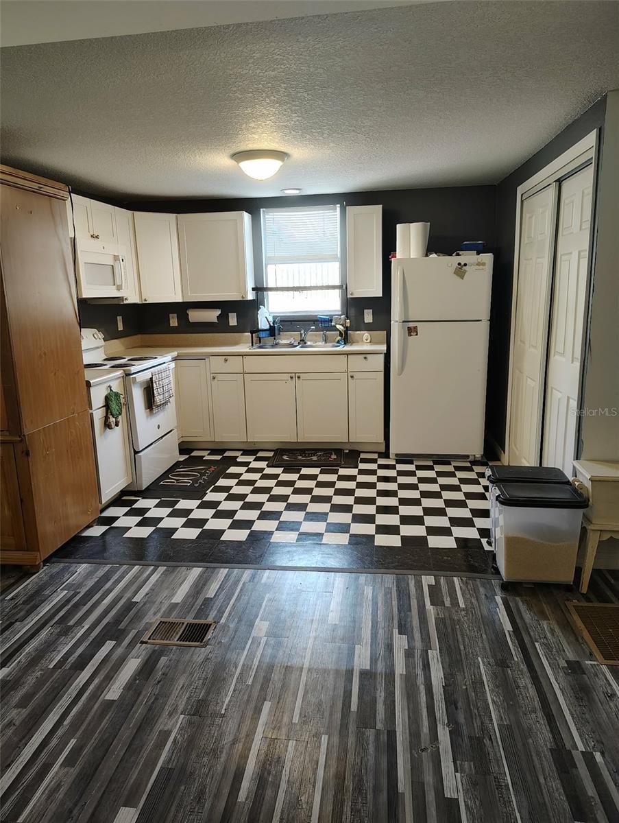 Image 7 of 45 For 2974 Brenda Lane