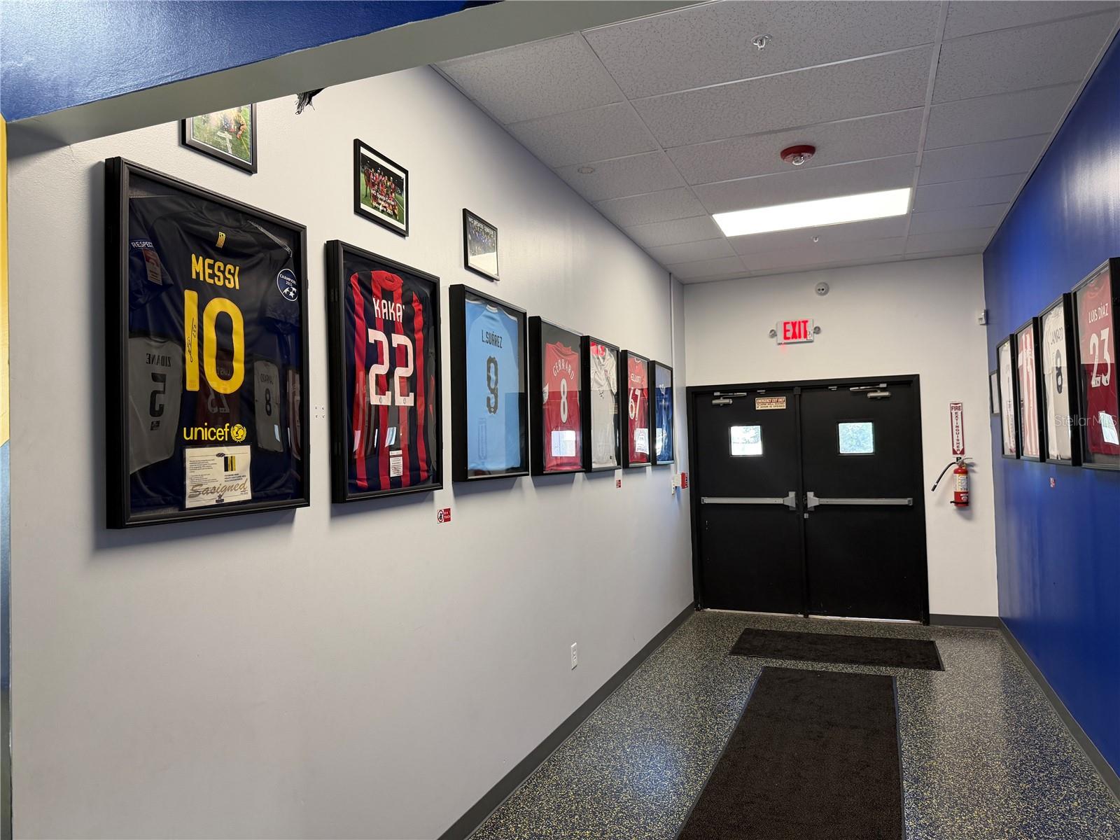 Listing photo id 11 for 2001 Bay Street