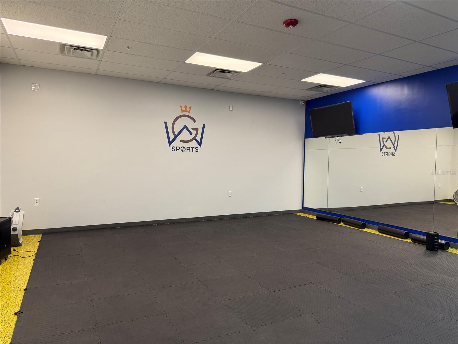 Listing photo id 12 for 2001 Bay Street