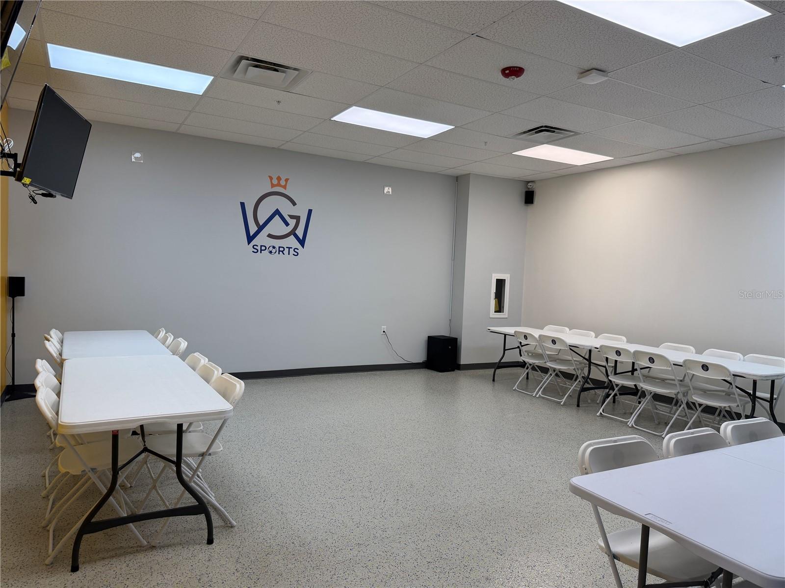 Listing photo id 13 for 2001 Bay Street