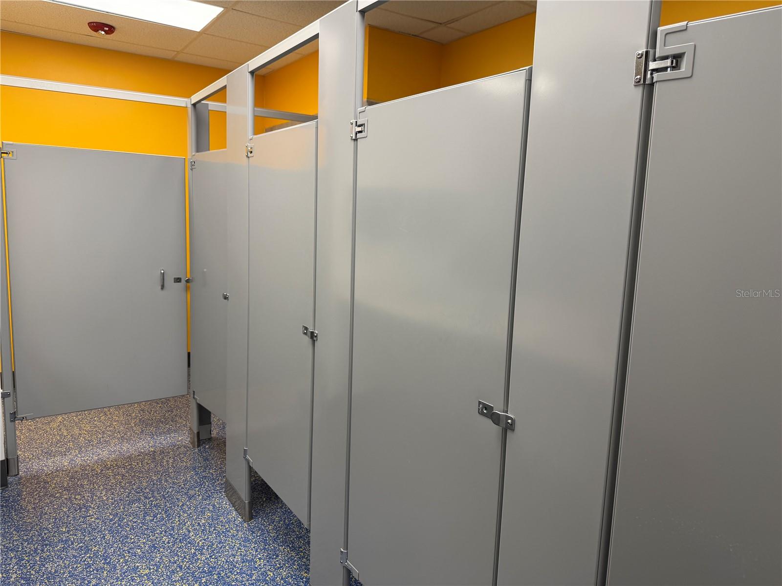 Listing photo id 14 for 2001 Bay Street