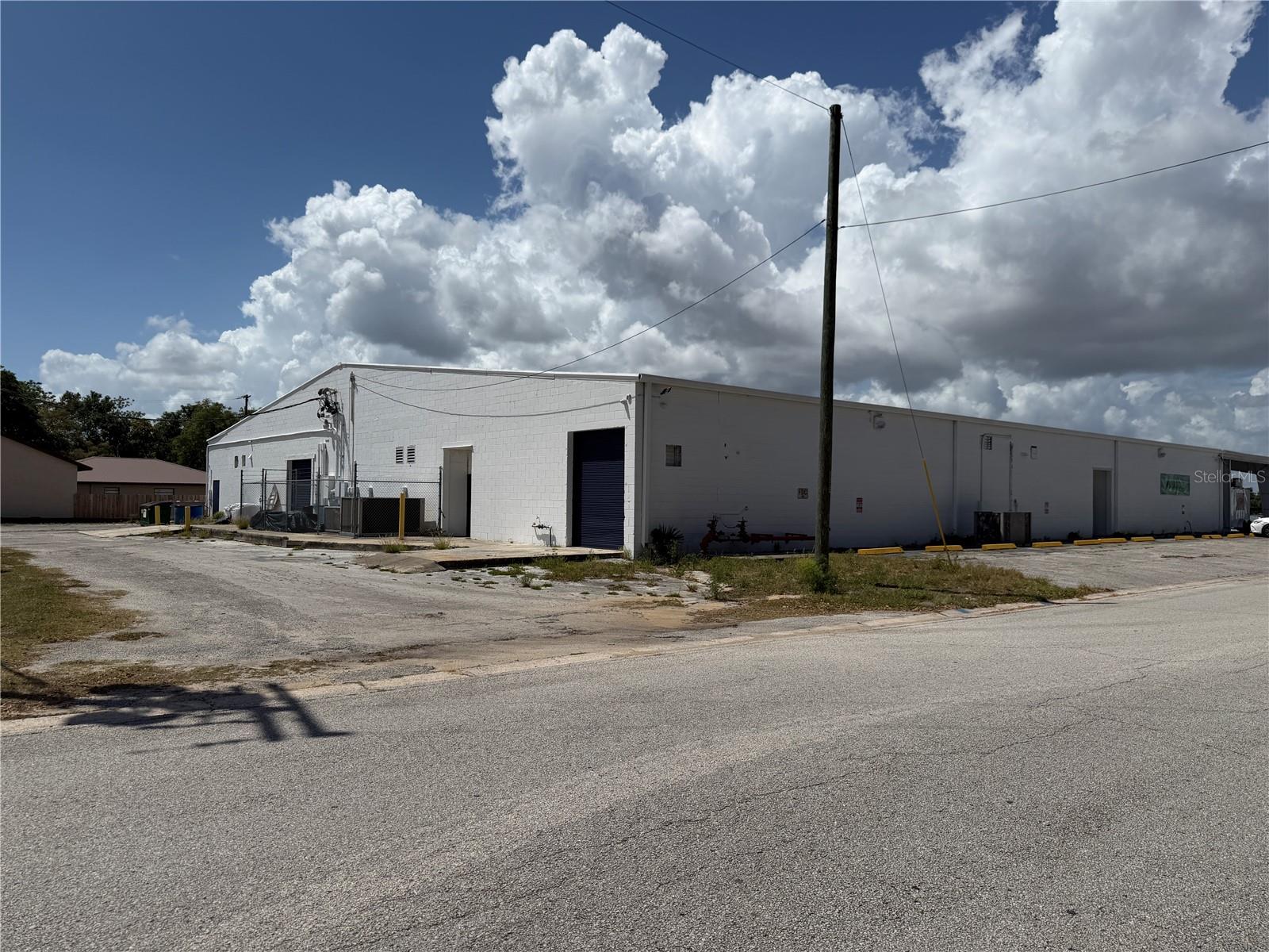 Listing photo id 18 for 2001 Bay Street