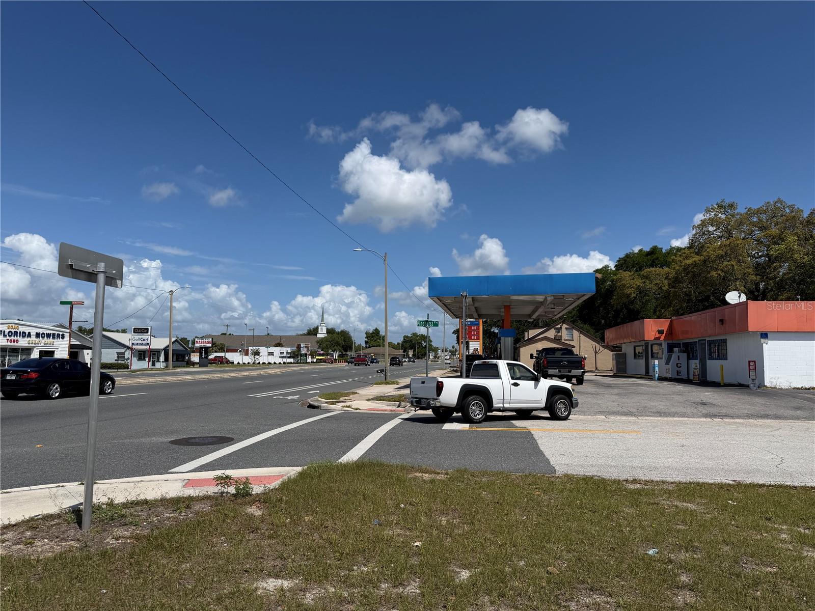 Listing photo id 2 for 2001 Bay Street