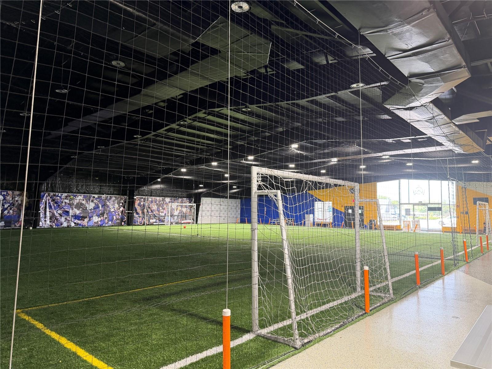 Listing photo id 4 for 2001 Bay Street