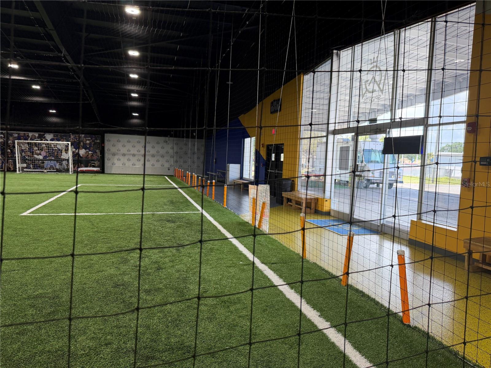 Listing photo id 5 for 2001 Bay Street