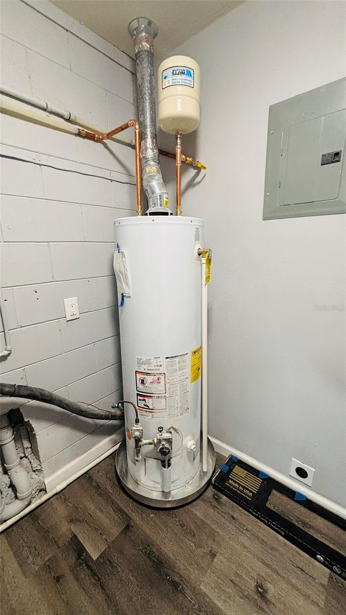 Image 20 of 21 For 3970 Baker Avenue