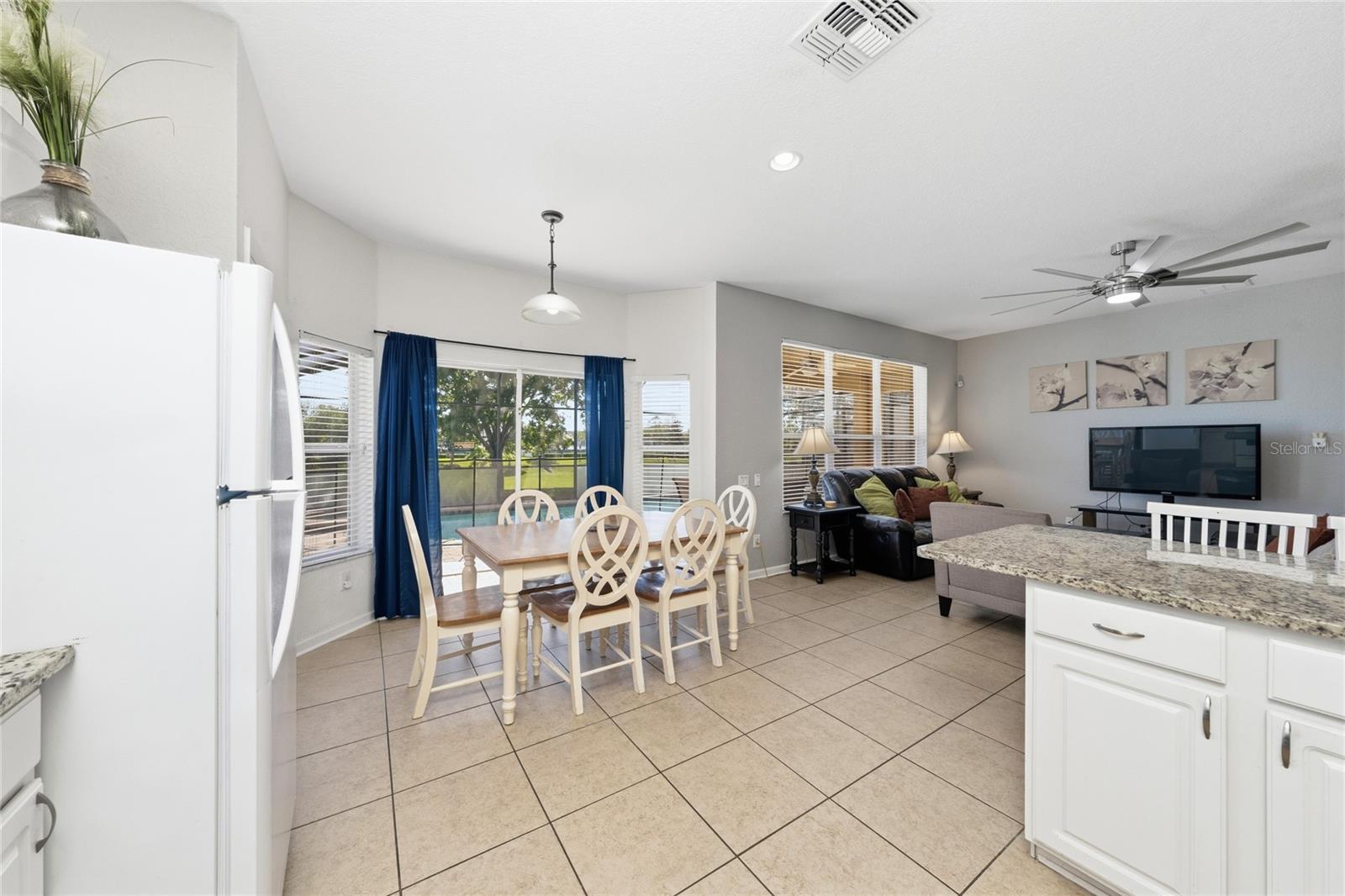 Listing photo id 8 for 7803 Basnett Circle