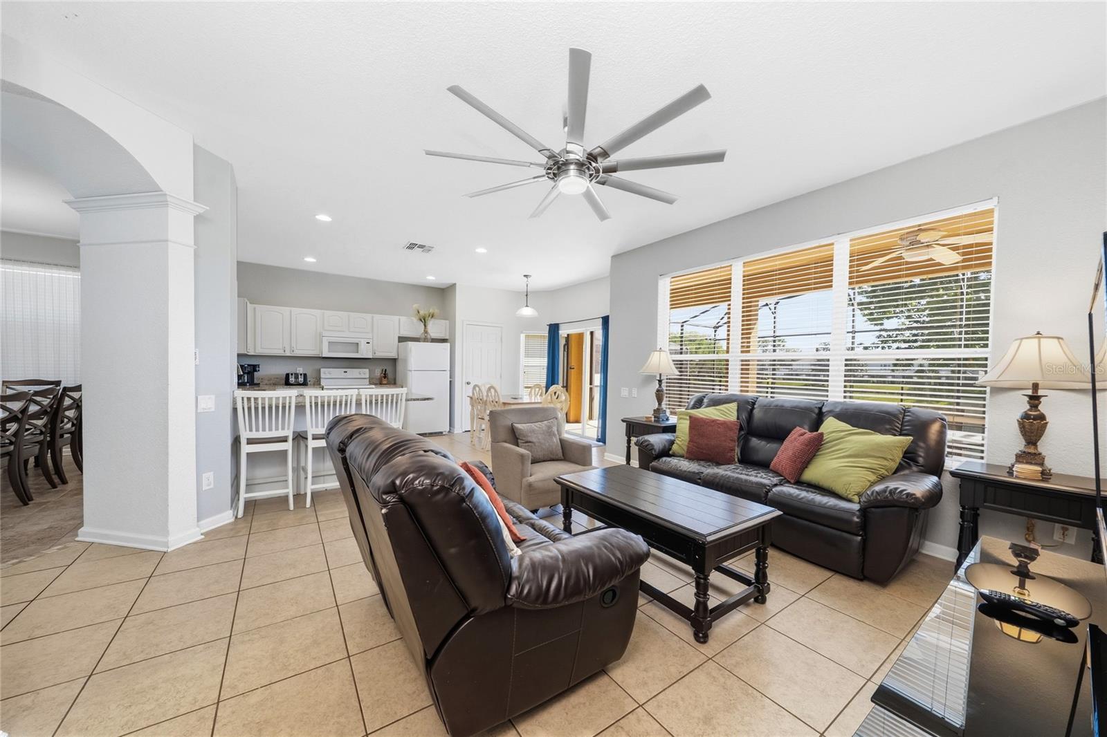 Listing photo id 10 for 7803 Basnett Circle