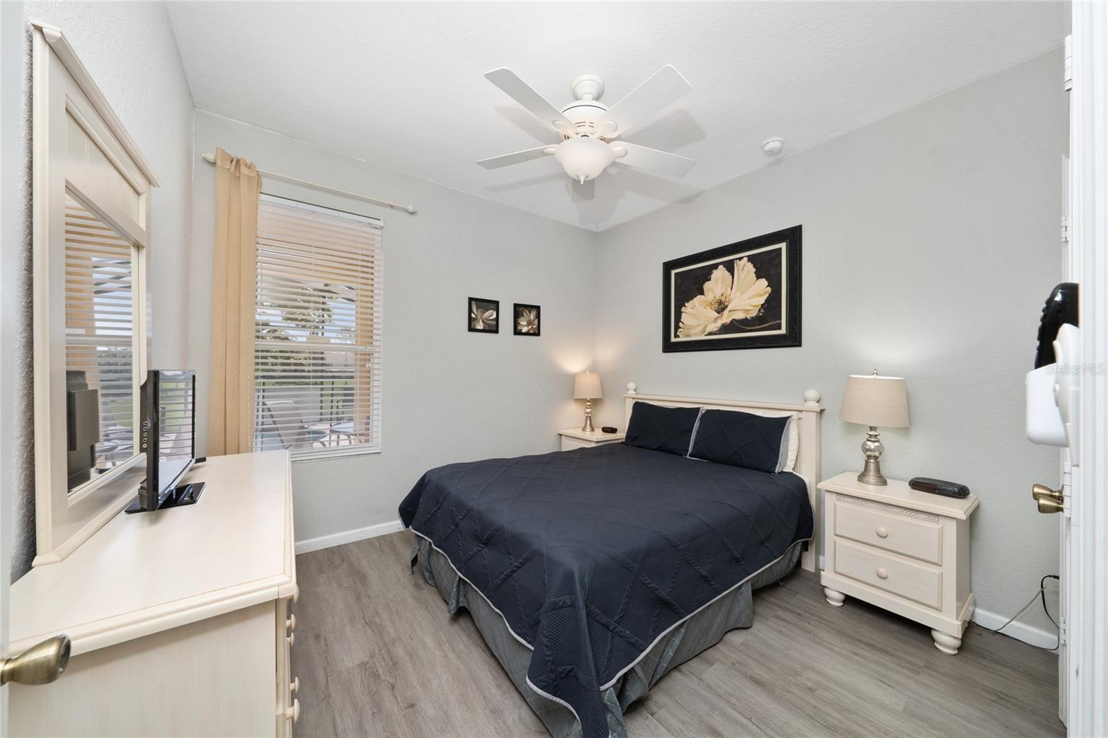 Listing photo id 11 for 7803 Basnett Circle
