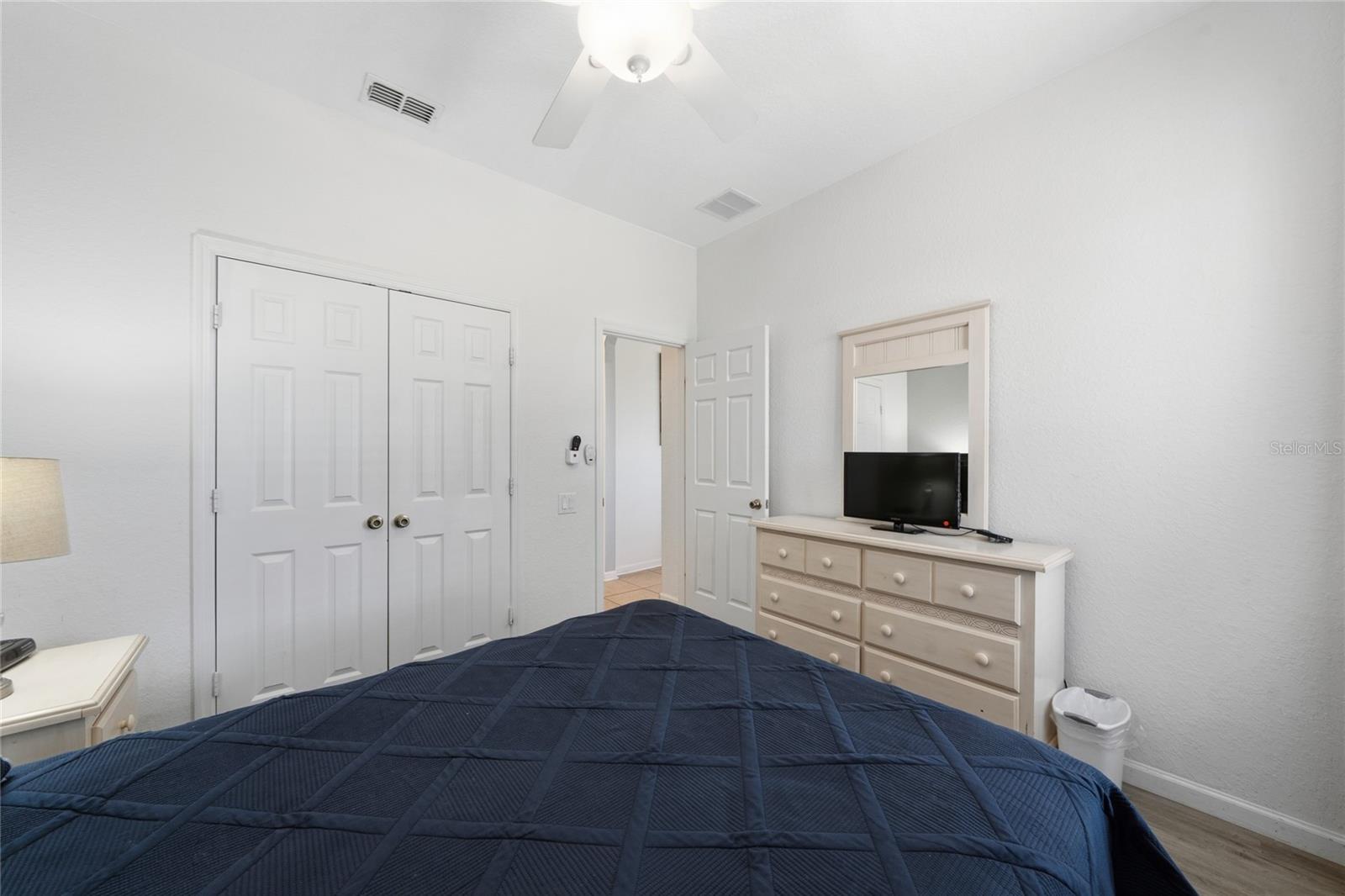Listing photo id 12 for 7803 Basnett Circle