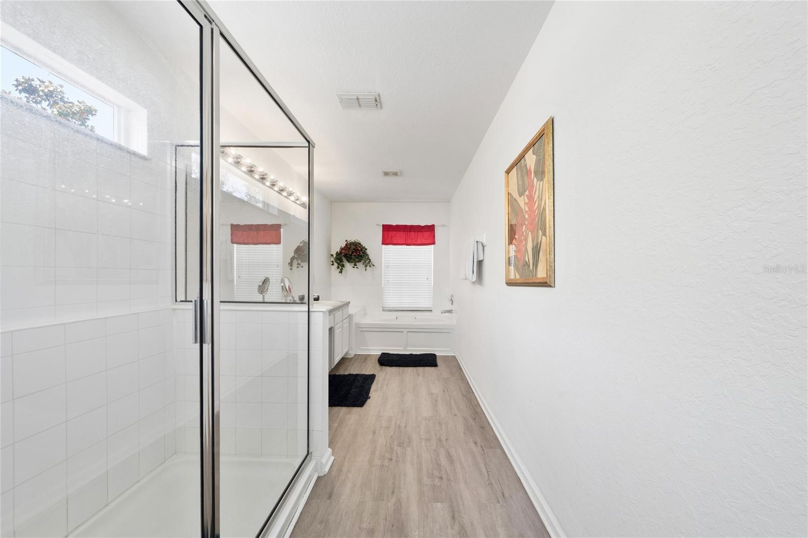 Listing photo id 16 for 7803 Basnett Circle
